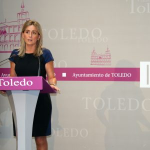 a alcaldesa de Toledo anuncia la bajada de todos los impuestos y precios públicos y la práctica totalidad de las tasas municipales