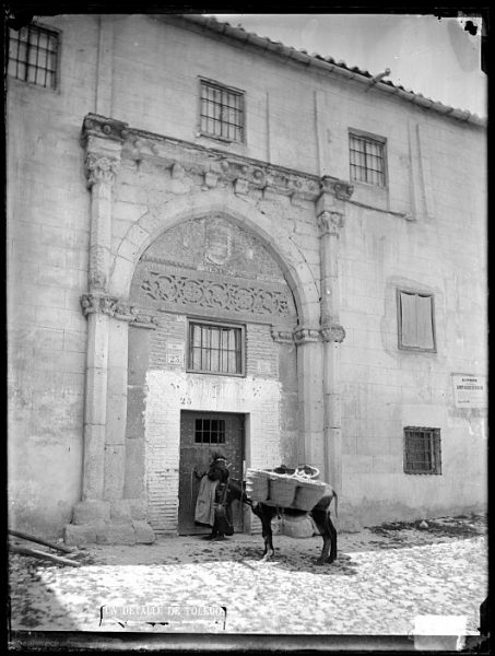 CA-0485-VI_Portada de la casa de los Toledo en la calle de la Ciudad