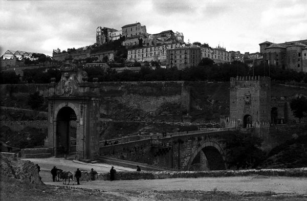 04 - PILLADO - Vista del puente de Alcántara desde la subida al castillo de San Servando