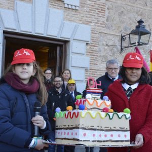 l Gobierno local asiste al flashmob con el que alumnos de 9 colegios de Toledo homenajean los 40 años de la Constitución