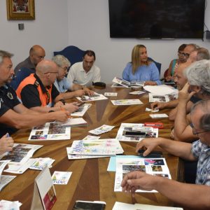 as Casas Consistoriales acogen la reunión de coordinación para planificar el desarrollo las actividades de la Feria y Fiestas de Agosto