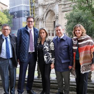 l presidente de Paradores conoce el Ayuntamiento junto a la alcaldesa y visita las obras de restauración de la Catedral