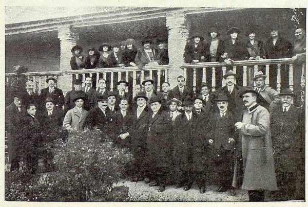 TRA-1922-182-Fiesta en la Casa del Greco para los integrantes de la obra La Dama del Armiño-Foto Rodríguez