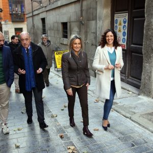 ilagros Tolón anuncia 1,5 millones de euros para obras en el Casco Histórico en la visita a la mejora de la calle Navarro Ledesma