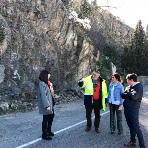 l Ayuntamiento supervisa la intervención de los taludes del Valle tras la instalación de dos pantallas estabilizadoras