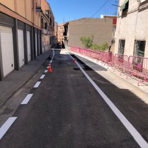 eabre al tráfico el tramo de la calle de la Fuente del barrio de Santa Bárbara en el que se ha mejora el pavimento y la seguridad