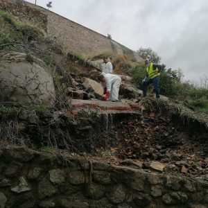 l Ayuntamiento interviene en la reparación del rodadero y la red de saneamiento dañada por las lluvias en Cabestreros