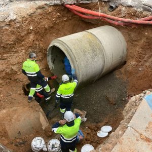 ontinúan los trabajos para reparar el colector de la Ronda de Buenavista y la reposición del firme afectado por la avería