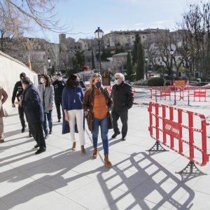 a alcaldesa visita la reforma de la calle de los Reyes Católicos, un proyecto que sitúa al peatón como “protagonista de la movilidad”