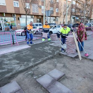 l Ayuntamiento inicia la reposición del solado en el primer tramo del bulevar del paseo de la Rosa dañado por la climatología