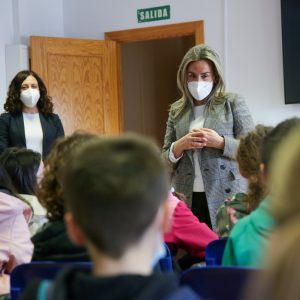 n el Día del Agua, la alcaldesa defiende la necesidad de concienciar a los más jóvenes y avanzar en el fin del trasvase