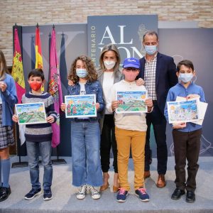 ilagros Tolón entrega los premios del 19º Concurso Digital de Dibujo para escolares promovido por Aqualia y el Ayuntamiento