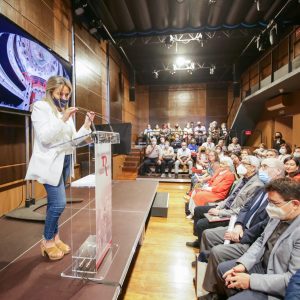 a alcaldesa define al Rojas como “el alma de la cultura en Toledo” en la presentación del libro que repasa los últimos 30 años del teatro