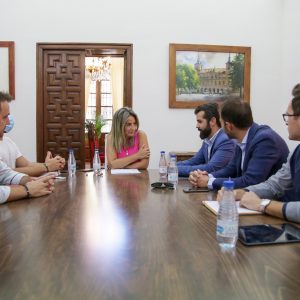 ilagros Tolón conoce los detalles de la próxima apertura del supermercado Lidl en Toledo, prevista para el mes de octubre