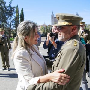 ilagros Tolón traslada su felicitación al nuevo director de la Academia de Infantería en su toma de posesión