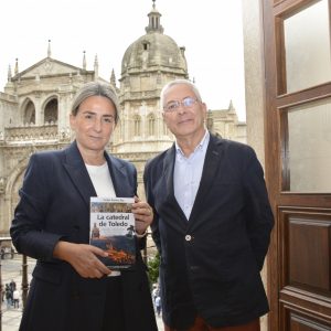 ilagros Tolón recibe al autor Carlos Dueñas para conocer su nuevo libro sobre la Catedral de Toledo