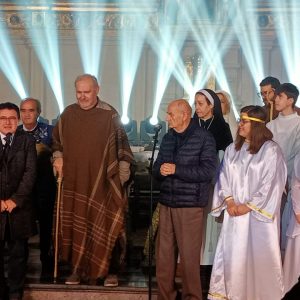 a iglesia de San Juan de los Reyes acoge la representación del Auto de Navidad organizado por el Ayuntamiento y la Cofradía Internacional de Investig