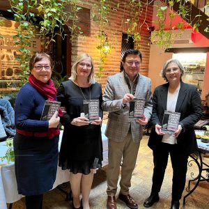 l Gobierno local participa en la presentación del último poemario de Maribel Félix Medina