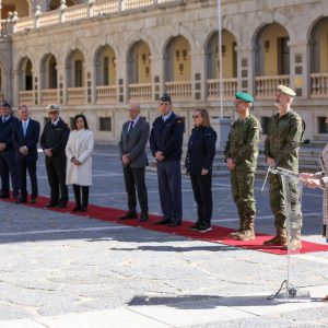 a alcaldesa traslada, en nombre de la ciudad, fuerza y apoyo a los soldados ucranianos formados en Toledo para defender la paz y la democracia en su 