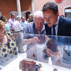 elázquez impulsará la declaración de la artesanía del damasquinado como Patrimonio Cultural Inmaterial de la Humanidad