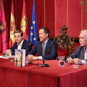 elázquez elevará al Pleno la solicitud para concurrir a la Capitalidad Europea de la Cultura