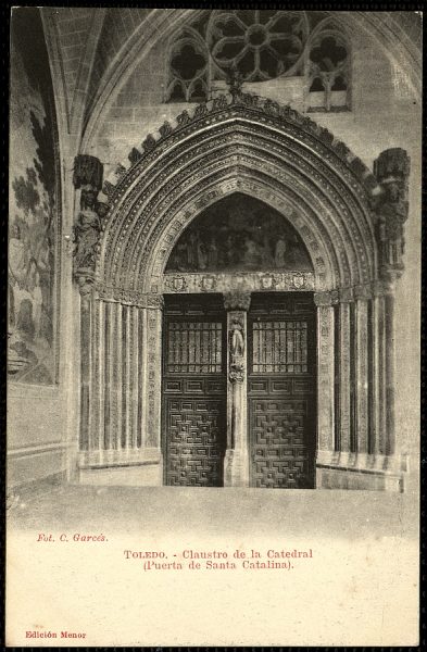 12 - Puerta de Santa Catalina en el claustro de la Catedral