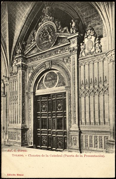 13 - Puerta de la Presentación en el claustro de la Catedral