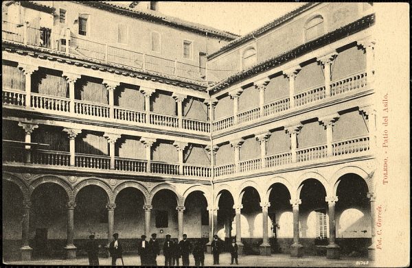 40 - Patio del convento de San Pedro Mártir