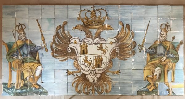 28 – El panel reordenado con los dos azulejos extraños en el ángulo inferior derecho