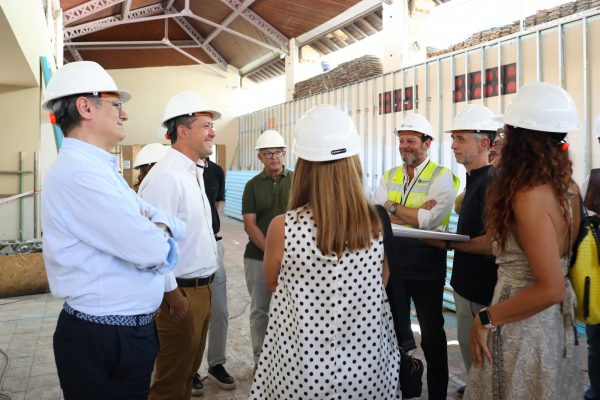 Carlos Velázquez visita obras mercado de abastos 2.31-07-24