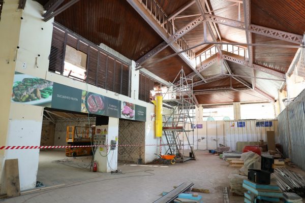 Carlos Velázquez visita obras mercado de abastos 5.31-07-24