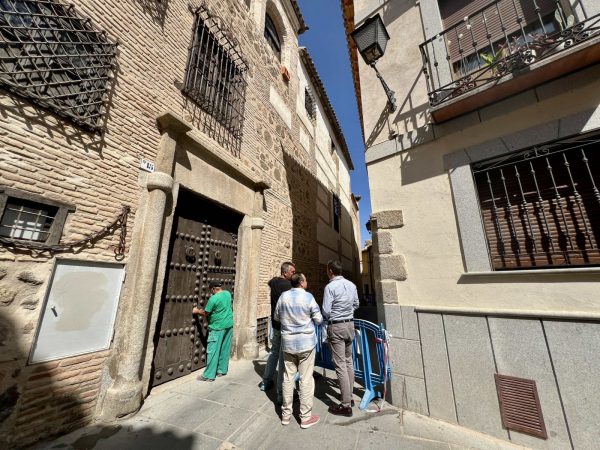 Carlos Velázquez visita la casa de las cadenas 2.02-08-24