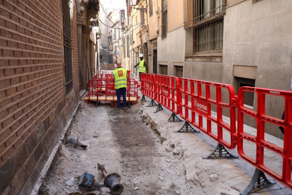 Carlos Velázquez visita obras calle Alfileritos 1.06-08-24