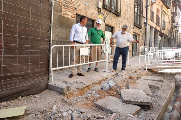 Carlos Velázquez visita obras calle Alfileritos 3.06-08-24