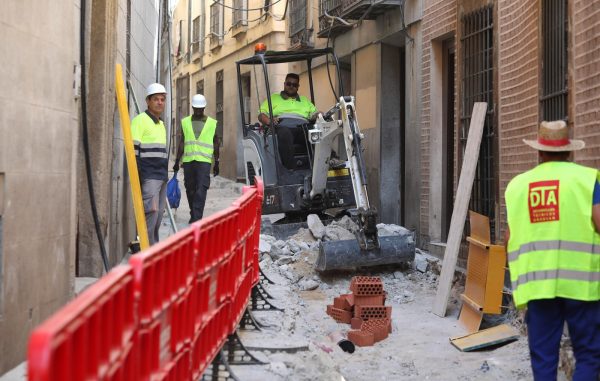 Carlos Velázquez visita obras calle Alfileritos 4.06-08-24