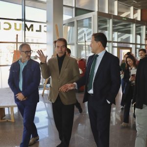 l alcalde encarga a los estudiantes de la Escuela de Arquitectura un proyecto para hacer un auditorio escénico integrado en el Valle