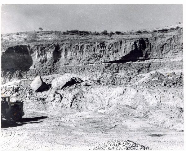 41 - Panorámica de la gravera en cinco cortes publicada en la revista ZEPHYRUS de Salamanca-1_1963