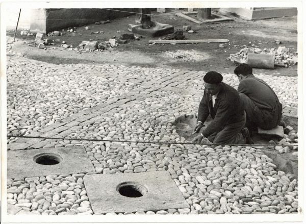 52 - Empedrado de las calles de Toledo con piedras de la gravera