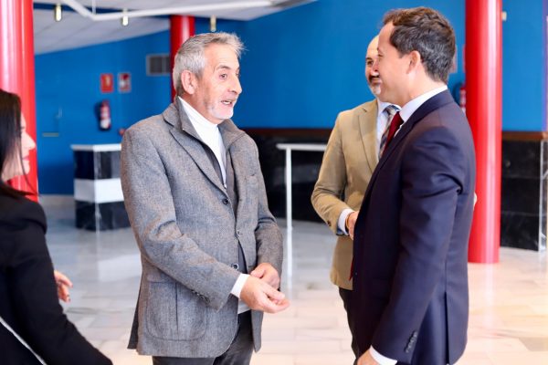 Carlos Velázquez con el alcalde de Valdepeñas.17-11-24