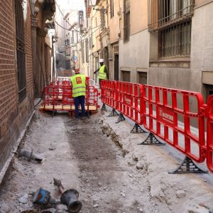 as obras de reparación del pavimento de la calle Alfileritos entran en su última fase