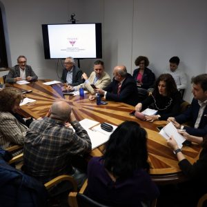 ale adelante el Peri de un inmueble en cuesta del Corchete y dos en la cuesta de Santa Leocadia que prevé la construcción de 32 viviendas y garajes