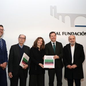 elázquez destaca la figura de Rafael Canogar como ejemplo de búsqueda incansable por conseguir la excelencia cultural